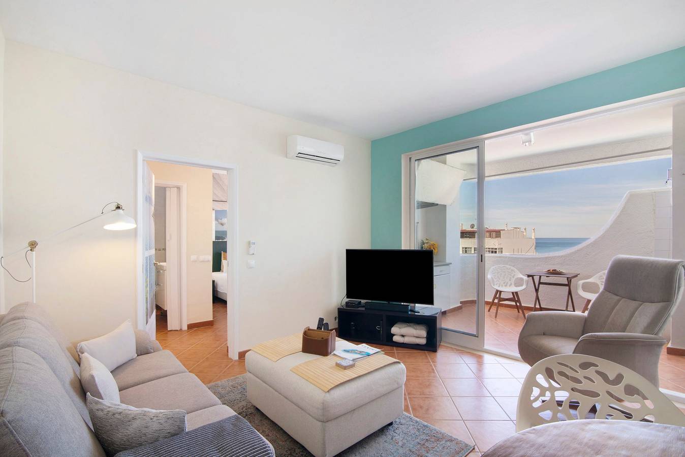 Entire apartment, Apartment 'Apartamento Sunny' with Sea View, Wi-Fi and Air Conditioning in Cavacos, Quarteira