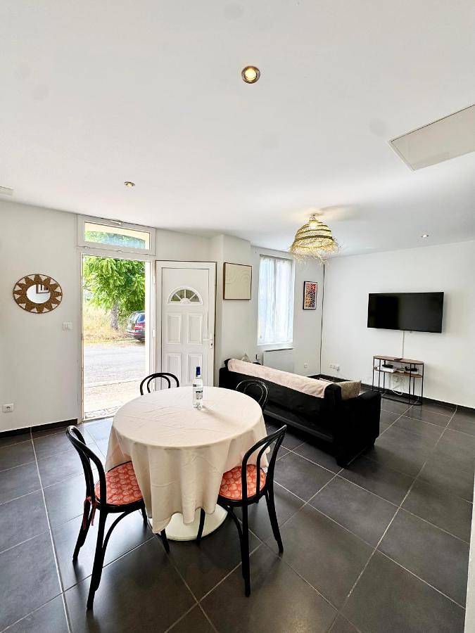 Gîte pour 4 personnes, avec terrasse et vue à Tonneins