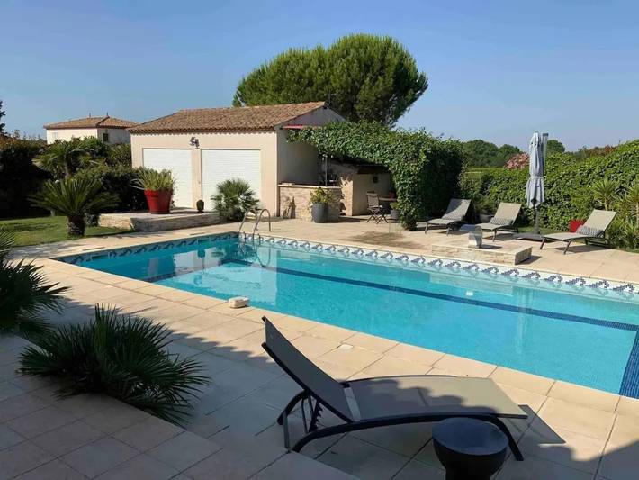 Maison de vacances pour 2 personnes, avec jardin ainsi que terrasse et piscine, animaux acceptés