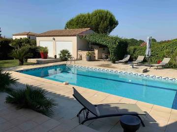 Location de vacances pour 2 personnes, avec jardin ainsi que terrasse et piscine, animaux acceptés à Vérargues
