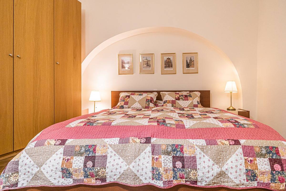 Entire holiday apartment, 1 Bed Flat - Sleeps 4 - Pets - Wifi in Prague, Central Bohemia