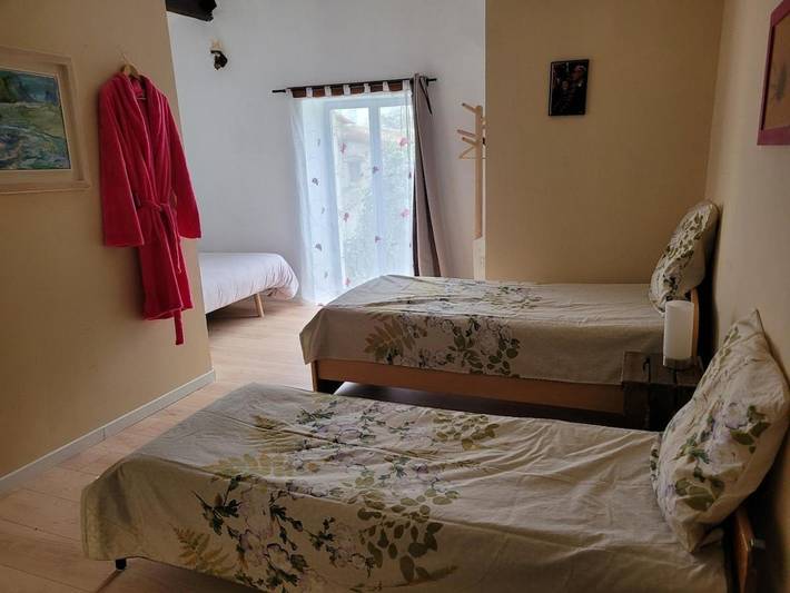 Location de vacances pour 15 personnes, avec piscine ainsi que vue et jardin à Saint-Jean-de-Sauves - 4