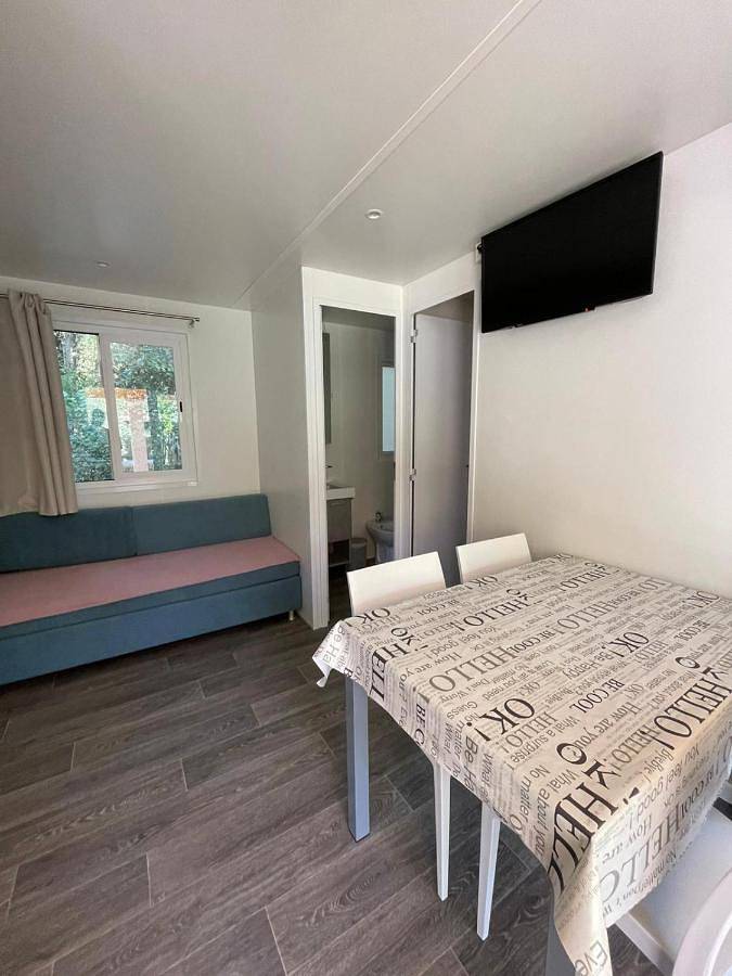 Camping pour 4 personnes, avec terrasse et jardin, animaux acceptés à Banjole - 2