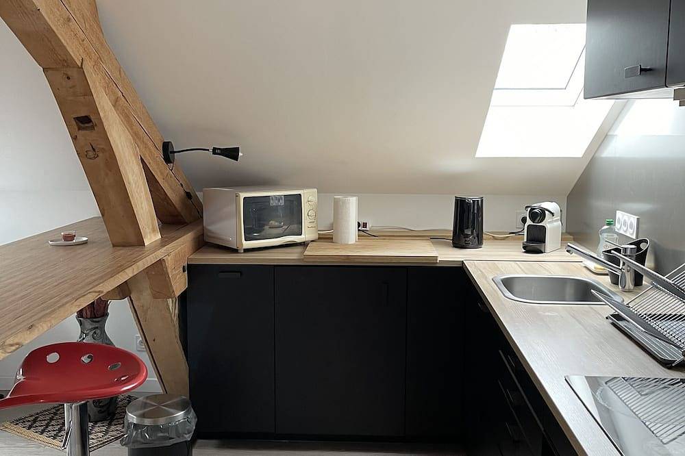Apartamento entero, F1 de 50 m2 hecho de nuevo, tiene nueve colores tranquilos y cómodos. in Cran-Gevrier, Región de Annecy