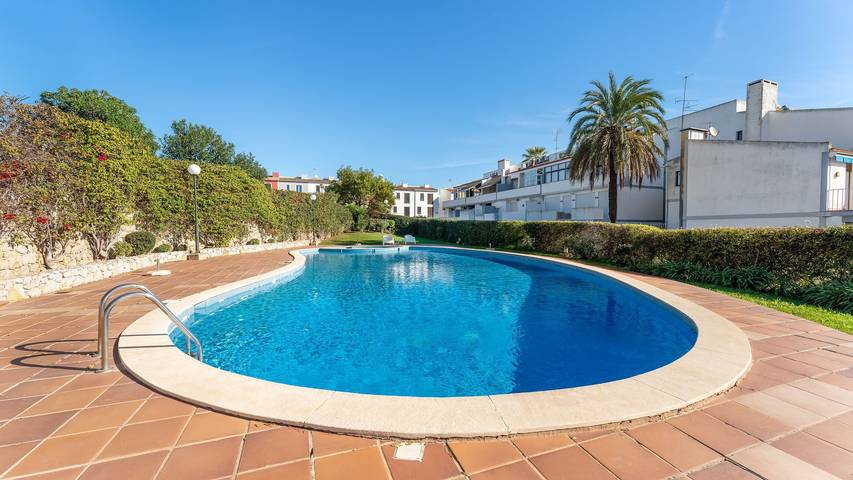 Apartamento de vacaciones para 6 personas, con balcón además de piscina y vistas al mar - 1