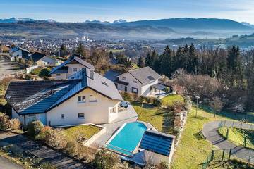 Gîte pour 8 personnes, avec terrasse et jardin à Rumilly