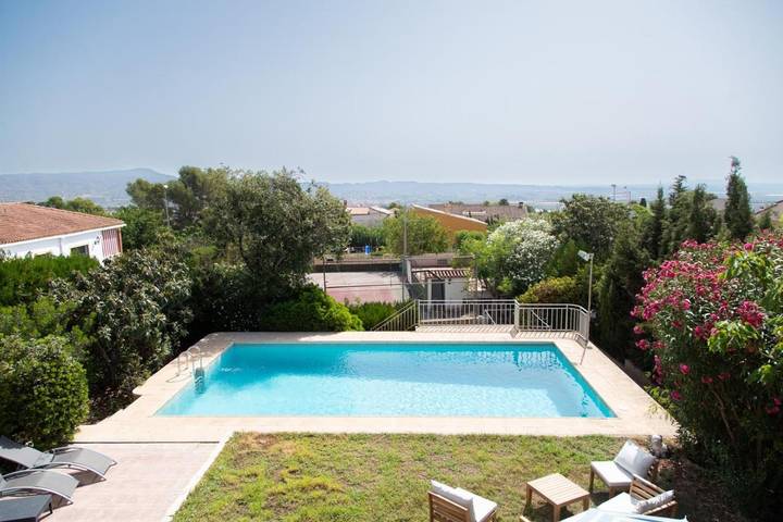 Chalet para 9 personas, con jardín además de piscina y vistas en Ribera Alta (Valencia)