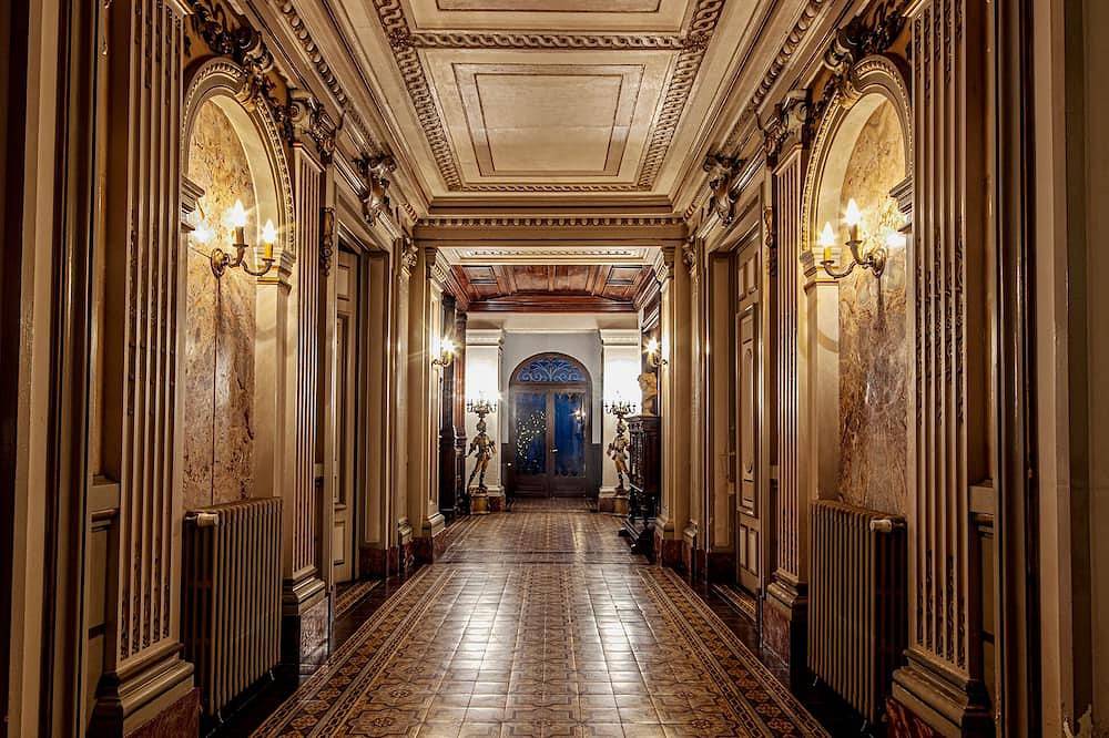 Superb romantic 8-bedroom chateau with Ac and Wifi in the south of France in Névian, Côte d'Améthyste