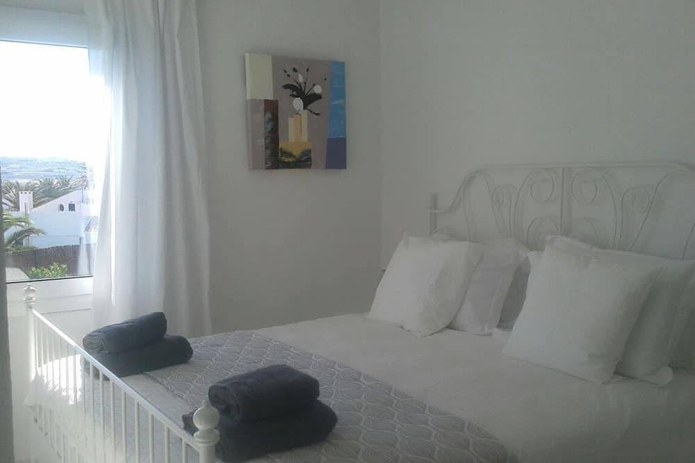 Villa en alquiler en Menorca con piscina privada, jardín cerrado y aire acondicionado in Sol d'Este, Es Castell