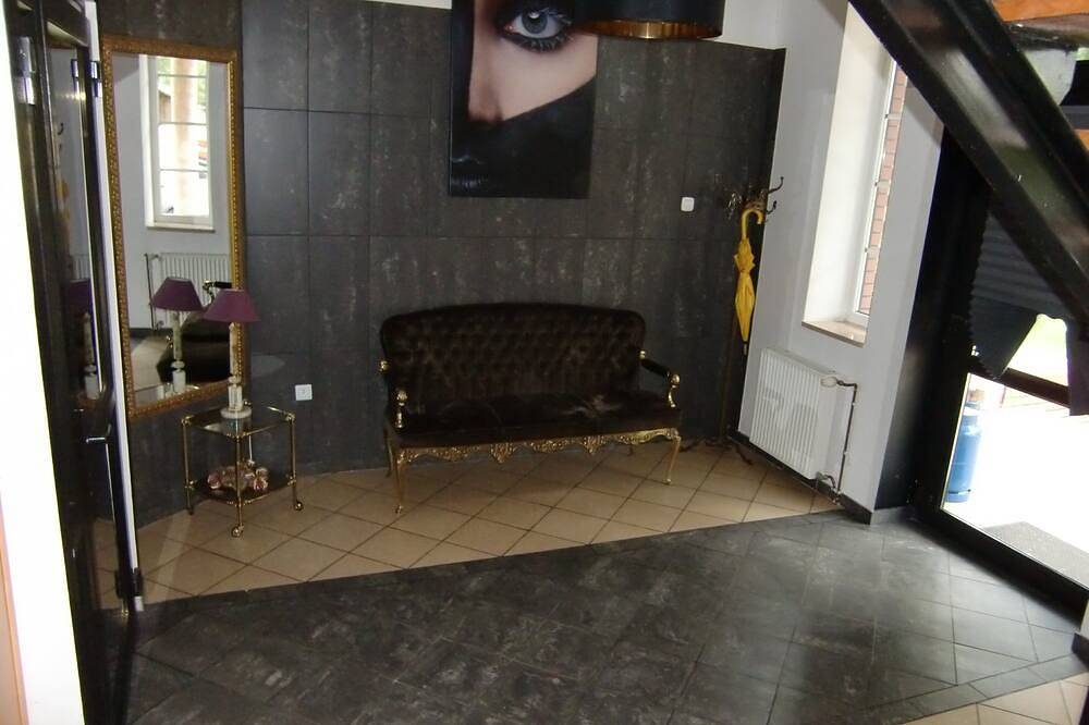 500 sqm villa on 8,000 sqm of land, 2000 m from the beach in Stettiner Haff