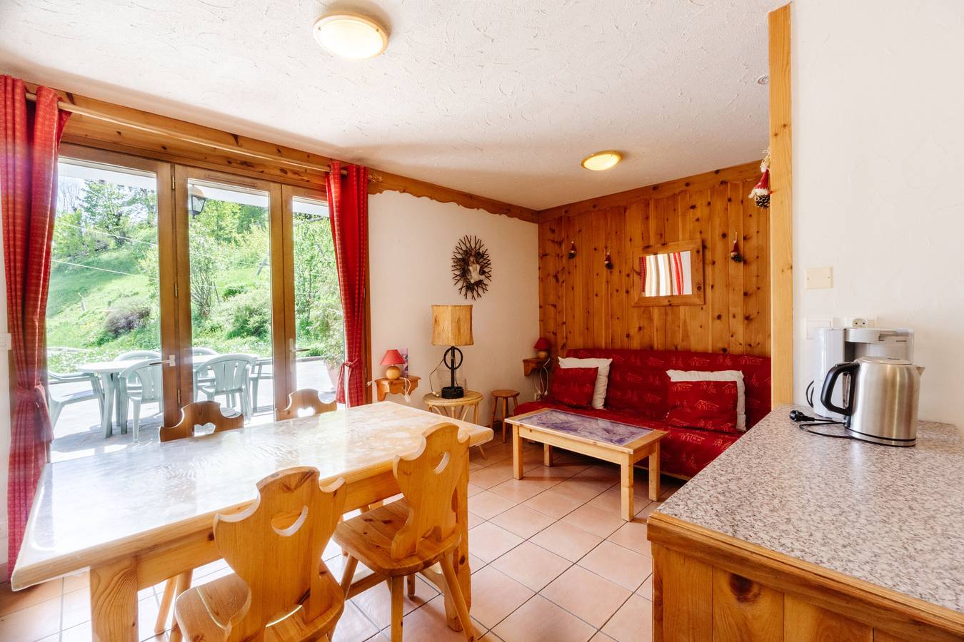 Ganzes Studio, Studio 'Myosotis' mit Bergblick, Gemeinschaftsterrasse und Wi-Fi in Valloire, Region Saint-Jean-de-Maurienne