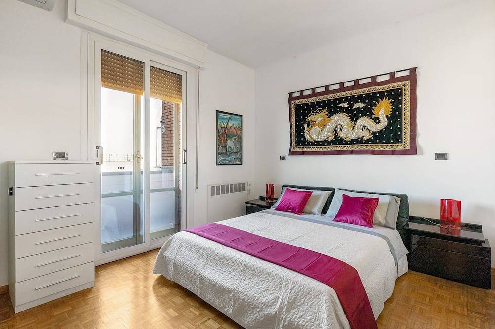 Entire apartment, 051 Living apartment within walking distance of downtown and Fs station in Bologna, Bologna Province