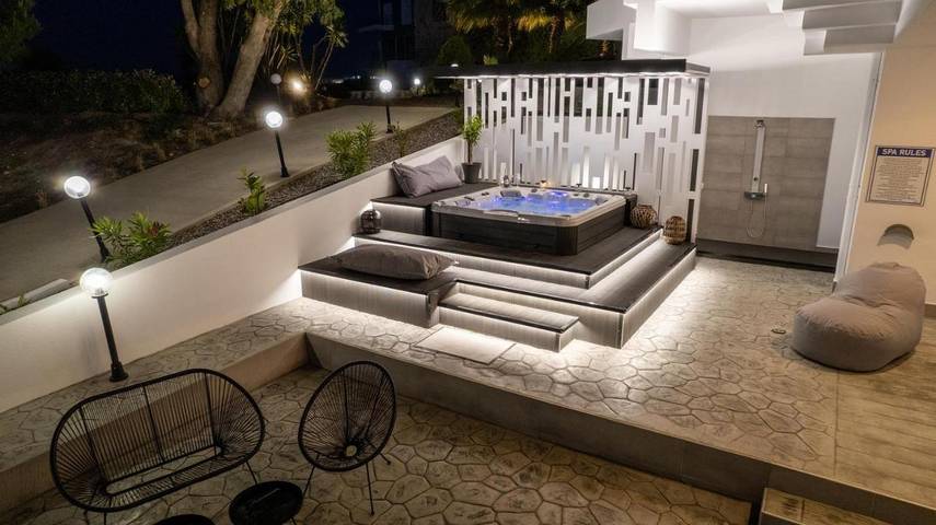 Ferienhaus für 14 Personen, mit Whirlpool und Garten sowie Pool in Rhodos Stadt - 4