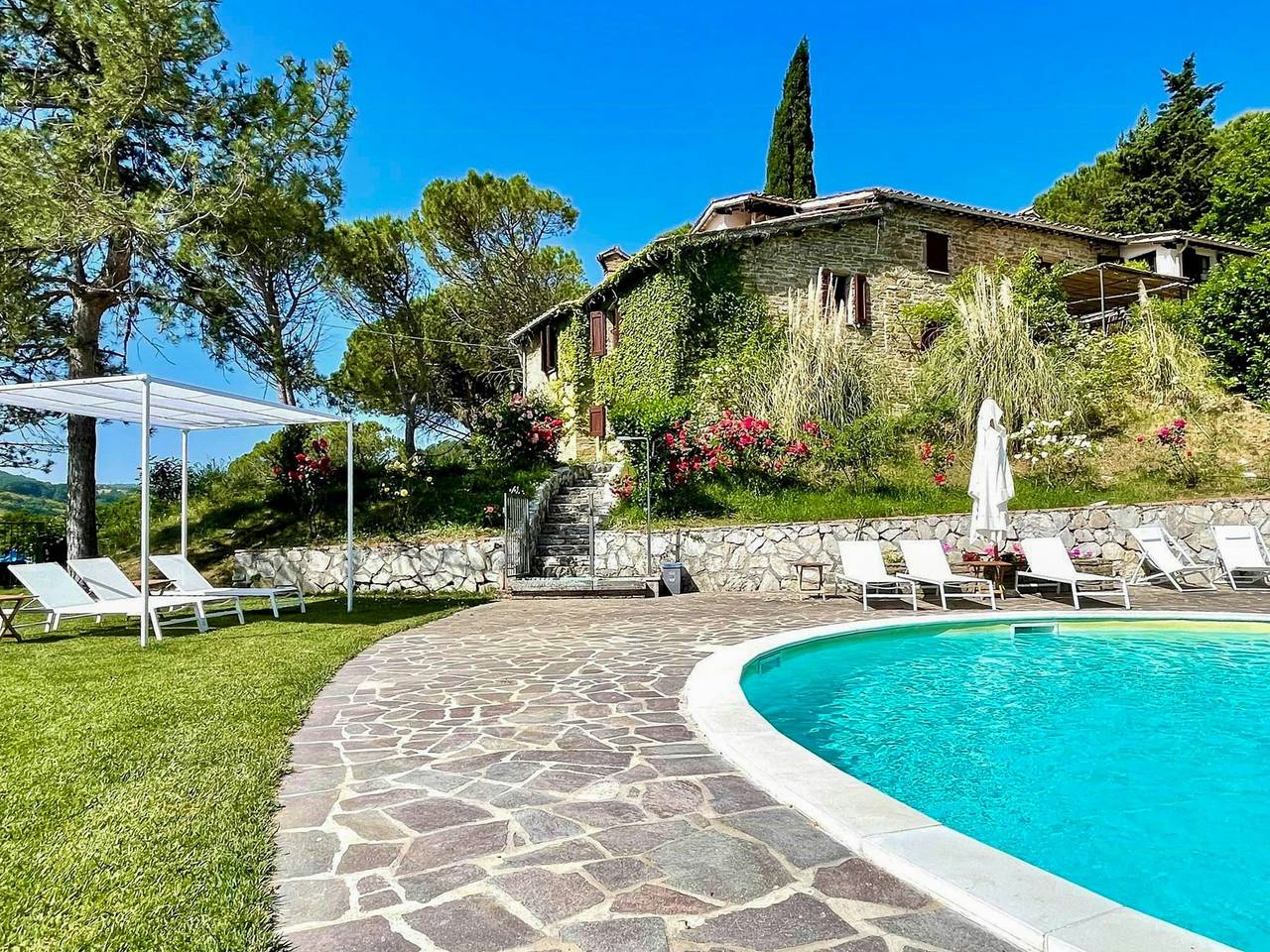 Cottage in pietra con vista su Gubbio e piscina in Gubbio, Umbria