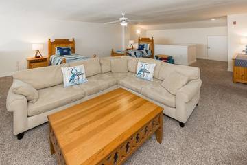 Vacation Apartment for 10 Guests in Sandbridge, Virginia, Picture 3