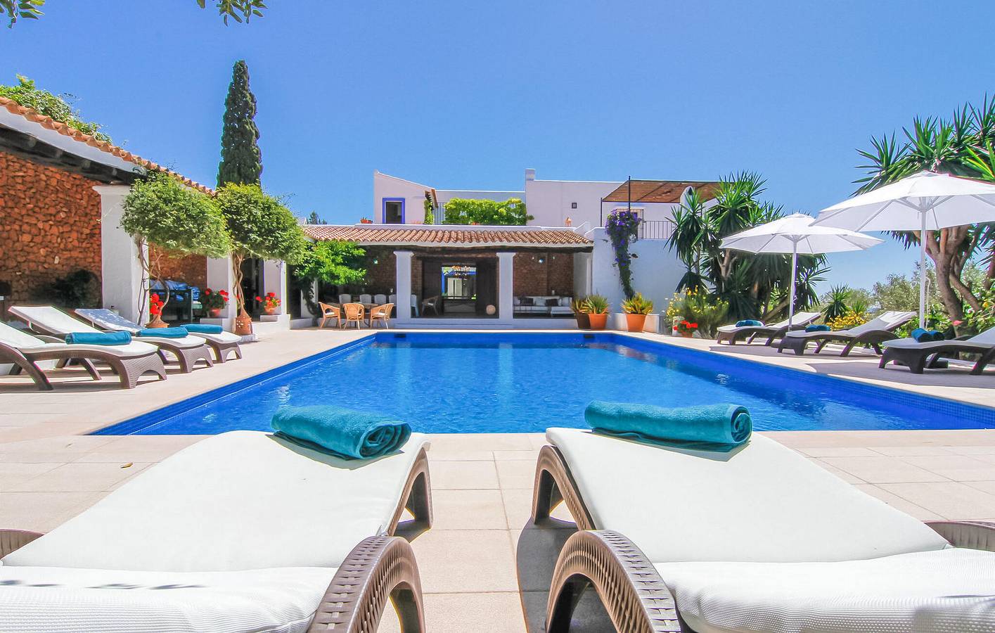 Sea View Apartment with Pool & Terrace, Parking, AC in Puig d'en Valls, Santa Eulària des Riu