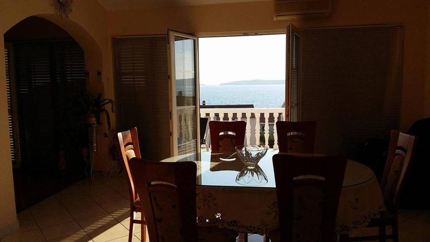 Ferienwohnung für 2 Personen, mit Garten und Ausblick in Grad Šibenik - 3