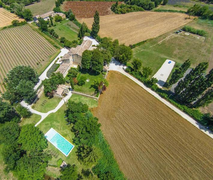 Gîte pour 4 personnes, avec bassin pour enfant et jardin ainsi que piscine et vue, adapté aux familles à Colonzelle - 3