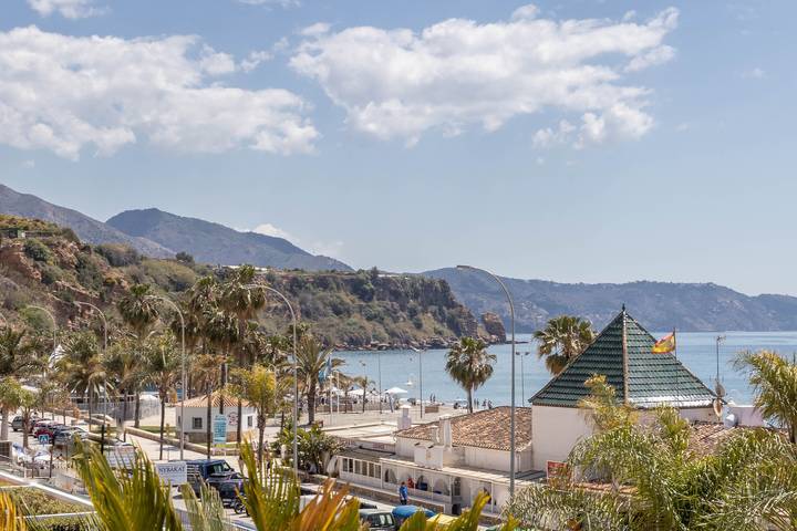 Ganze Wohnung, 'Sonnige Ferienwohnung Frontline Burriana' in Strandnähe mit Meerblick, Wlan, Klimaanlage und Balkon in Playa de Burriana, Nerja