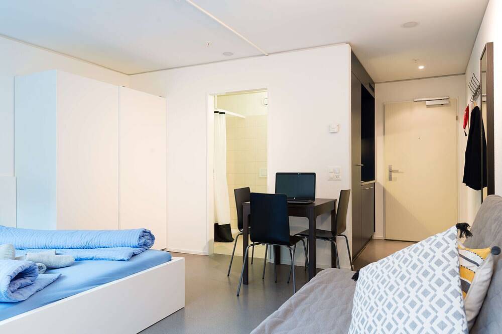 Entire apartment, Lu Drachenmoor Ii - Allmend Hitrental Apartment in Lucerne, Lake Lucerne
