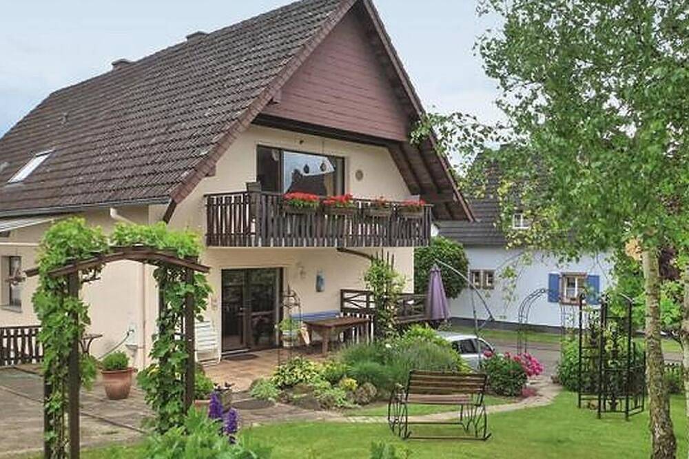 Ganze Wohnung, Ferienwohnung Gertrud Wieser - 2-Bett-Ferienwohnung - Nichtraucher - in Lissendorf, Vulkaneifel