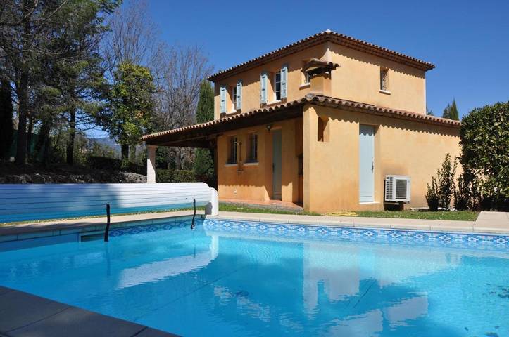Location de vacances pour 8 personnes, avec piscine ainsi que jardin et vue dans Domaine de Fayence - 2