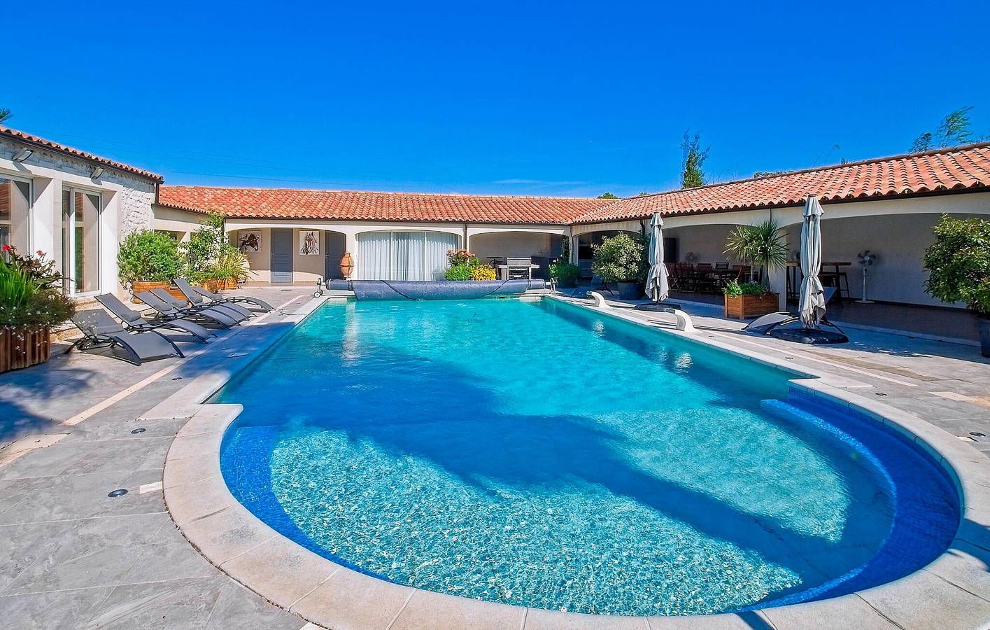 Apt avec piscine chauffée, parking et internet - Saint-Martin 1km in Saint-Martin-de-Crau, Région d'Arles