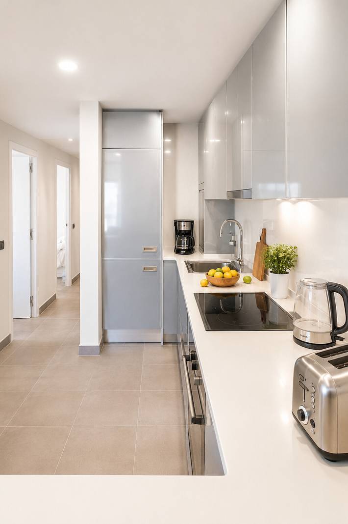 Apartamento entero, Apartamento de vacaciones para 5 personas con balcón in Platja de Sant Sebastià (Sitges), Sitges