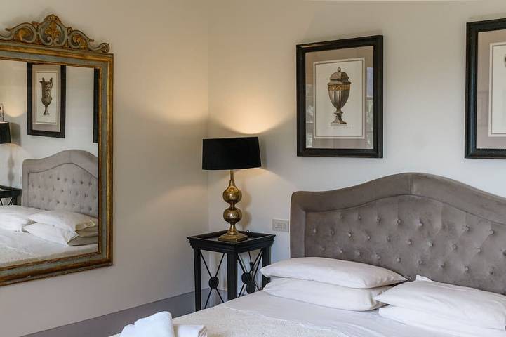 Villa privata in Toscana immersa nelle vigne con piscina WiFi e centro benessere in Camaiore (Toscana), Riviera Toscana