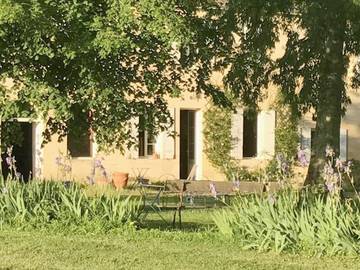 Chambre d’hôte pour 4 personnes, avec terrasse ainsi que vue et jardin à Saint-Émilion