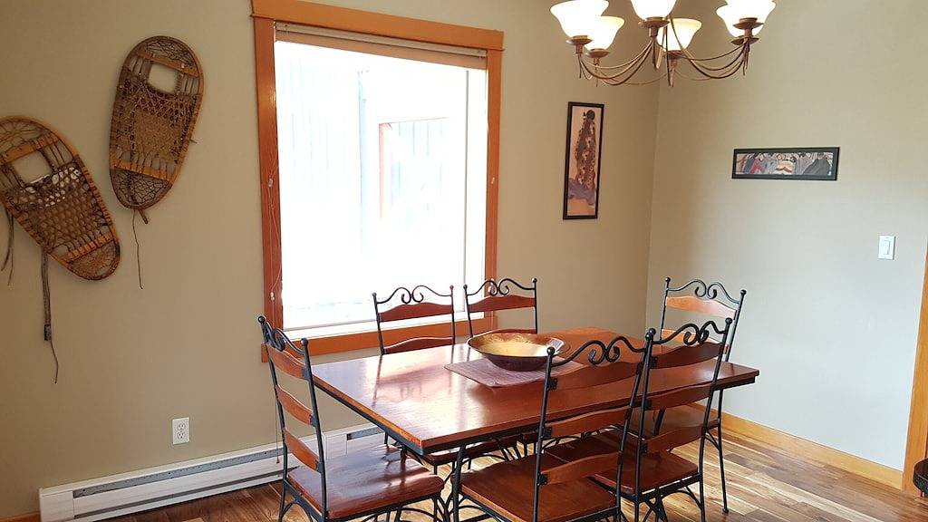 Ganze Wohnung, Atemberaubende Mtn-Ansichten! Schöne 2-Bett / Bad Wohnung., Kostenloses Wlan / Kabel. Hauptstandort! in Canmore, Banff-Nationalpark