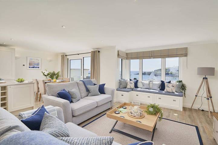 Apartment for 4 people, with pool and hot tub as well as sauna and balcony in Bigbury on Sea