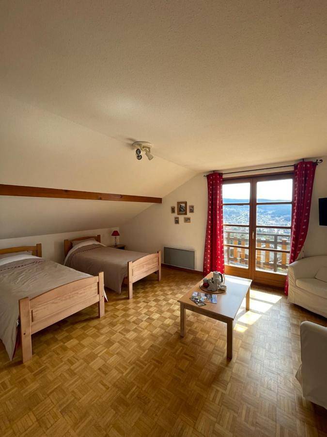 Location de vacances pour 2 personnes, avec terrasse et vue ainsi que jardin et vue sur le lac à Gérardmer - 3