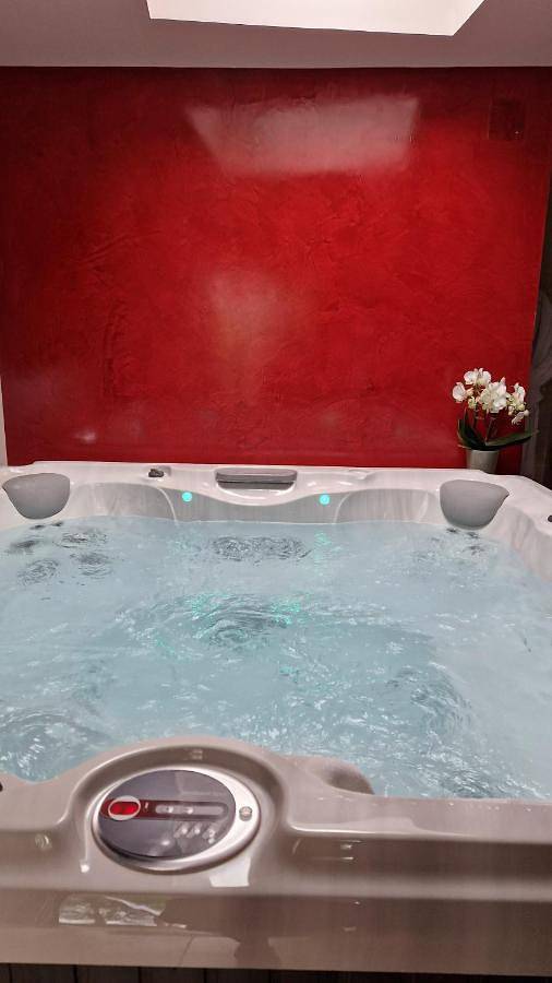 King Room with Spa Bath in Vézénobres, Région d'Alès