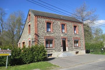 Gîte pour 16 personnes, avec jardin dans Gembes
