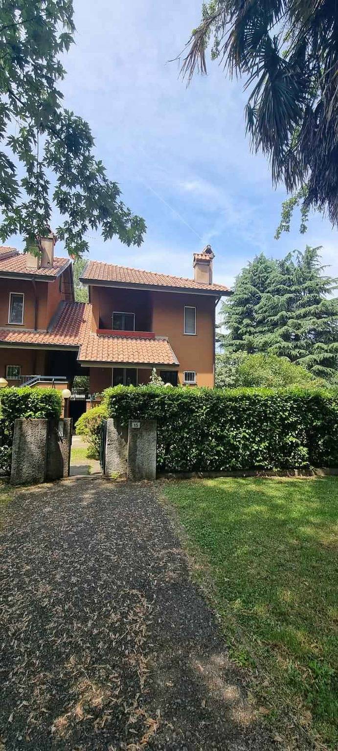 Ganze Ferienwohnung, Ferienwohnung mit Klimaanlage, Internet und Balkon in Arona (Lago Maggiore), Arona Gemeinde