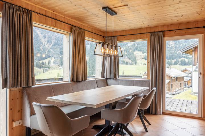 Ferienhaus für 8 Personen, mit Balkon und Terrasse sowie Garten und Sauna in Annaberg-Lungötz