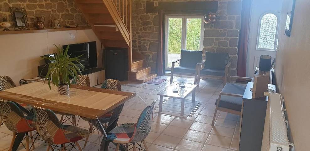 Location de vacances pour 6 personnes, avec jardin, adapté aux familles à Saint-Georges-de-Reintembault - 2