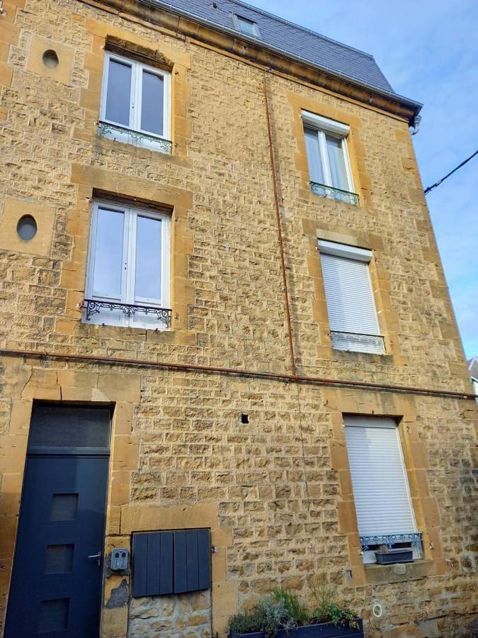 Gîte pour 5 personnes, avec Terrasse ainsi que Jardin et Piscine à Sedan - 2