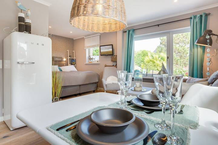 Ganze Wohnung, Modern eingerichtetes 1-Raum Appartement "Pure Nordic" im Herzen Wenningstedts. in Nordfriesische Inseln (Schleswig-Holstein) (Schleswig-Holstein), Wenningstedt