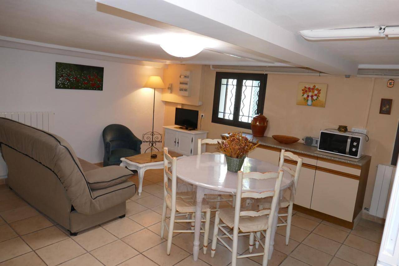 Appartement entier, One-Bedroom Apartment in Le Pontet, Vaucluse