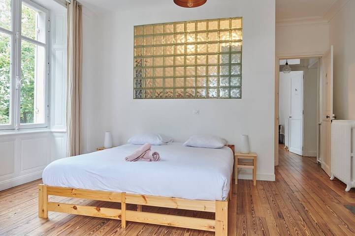 Location de vacances pour 15 personnes, avec jardin ainsi que terrasse et jacuzzi à Saint-Sébastien-sur-Loire - 2