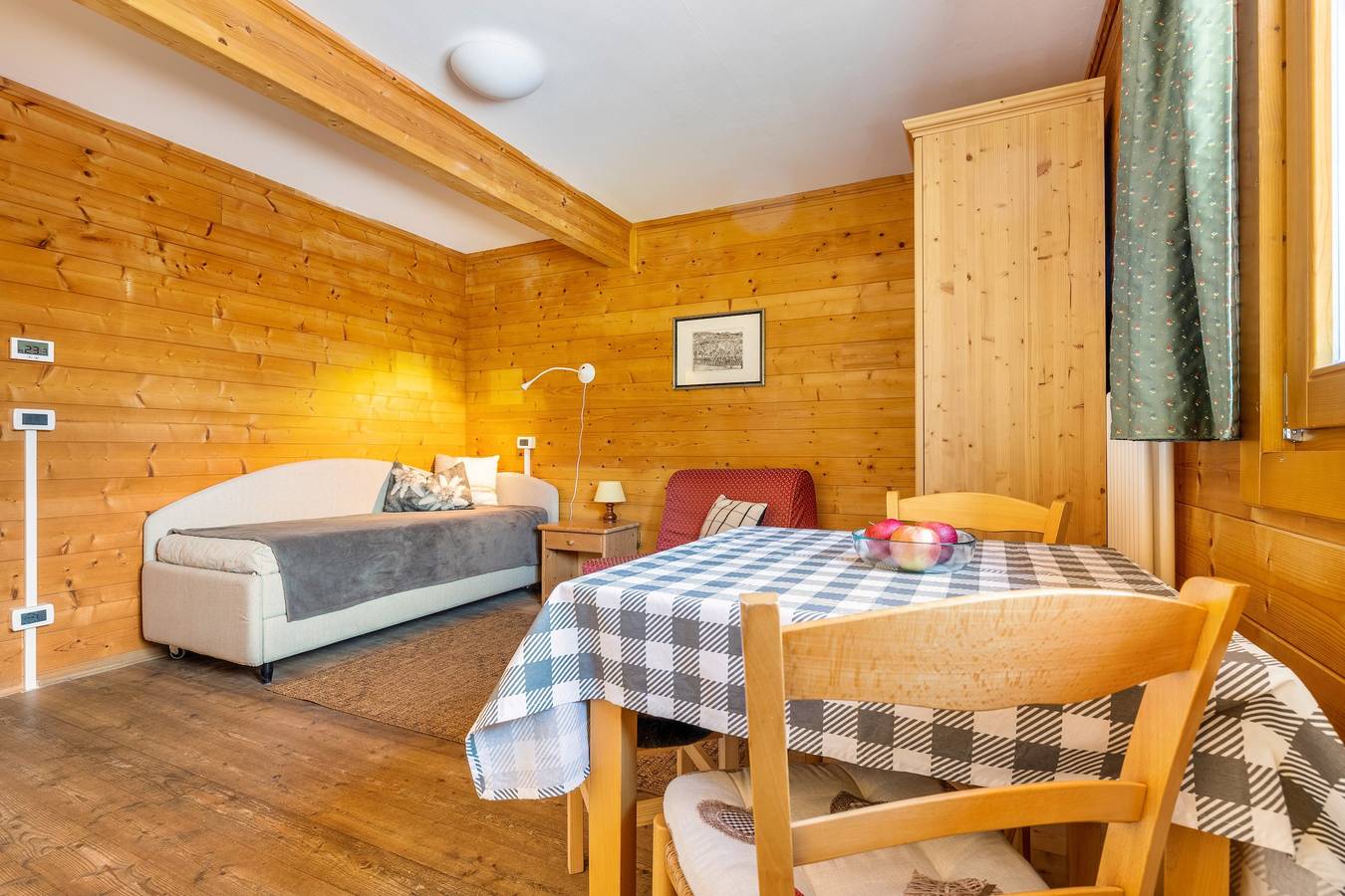 Ganze Wohnung, Ferienwohnung 'Monte Altissimo' mit Bergblick, Gemeinschaftsterrasse und Wlan in Brentonico, Gardasee-Berge