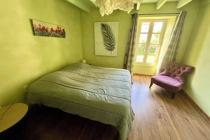 Location de vacances pour 6 personnes, avec piscine ainsi que jardin et terrasse à Nalliers - 3