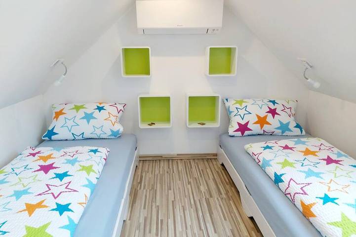 Ganze Wohnung, Ferienwohnung mit Wellness und Dachterrasse in Wackersdorf, Ostbayern