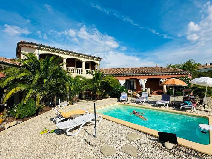 Location de vacances pour 2 personnes, avec jardin et terrasse ainsi que piscine et vue à Villeneuve-de-Berg - 4