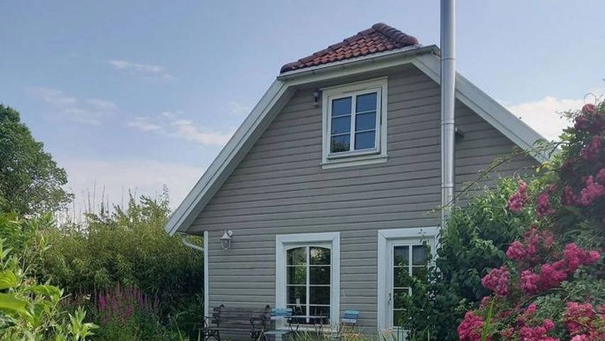 Ferienhaus für 2 Personen, mit Sauna und Terrasse sowie Garten in Niesgrau