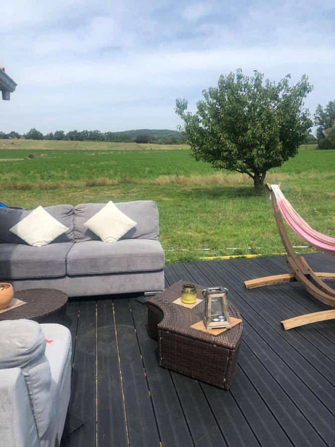 Gîte pour 2 personnes, avec Terrasse et Jardin ainsi que Piscine et Vue à Viviers-lès-Montagnes