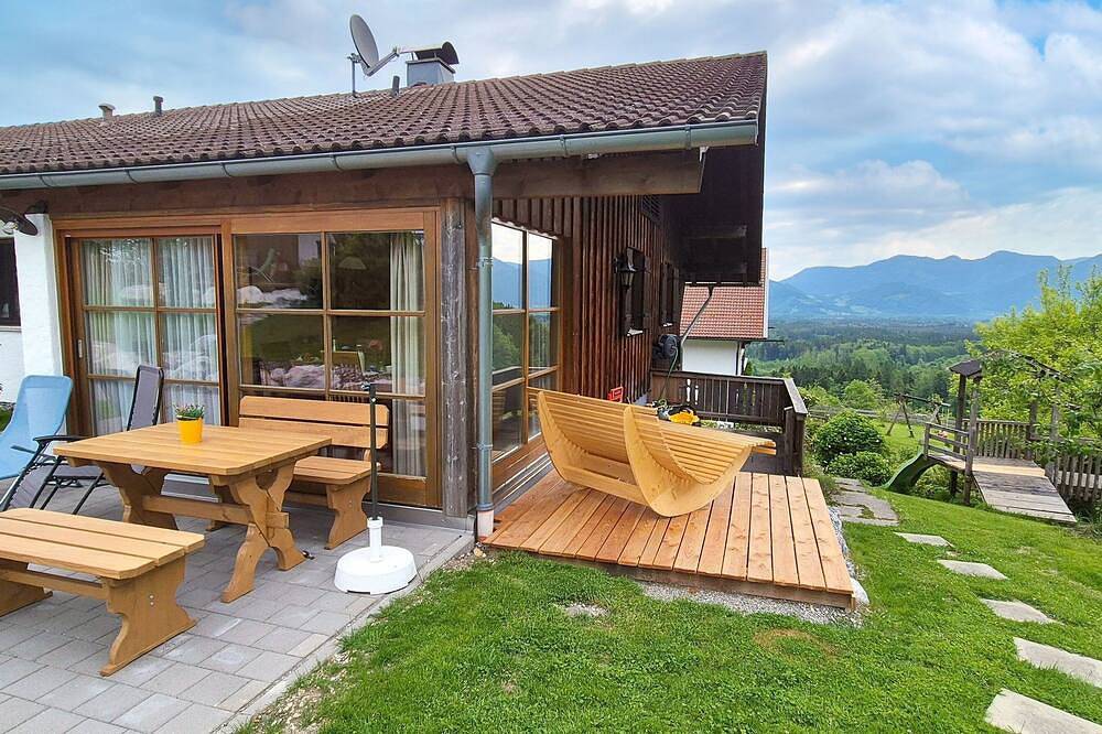Ganze Wohnung, Ferienwohnung Sulzberg, 2 sep. Schlafzimmern, Eg mit Terrasse, 68 qm in Bad Feilnbach, Bayerische Alpen