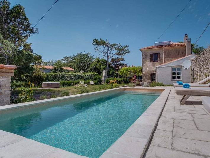 Villa für 8 Personen, mit Pool und Garten auf Lošinj